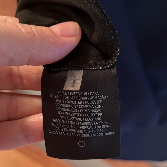 Tahari sleeveless blouse size L or XL - Picture 6 of 6